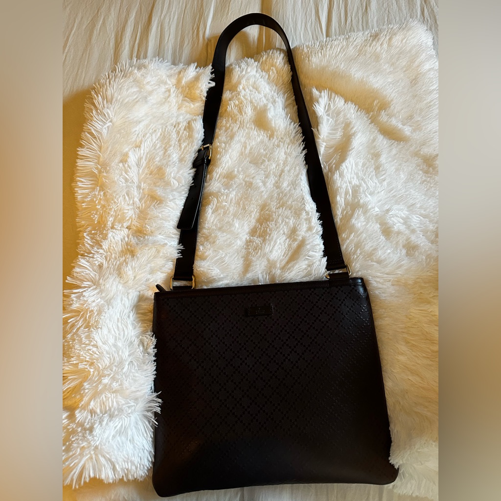 Gucci Chocolate Brown Excellent Condition Messenger Bag. Authentic